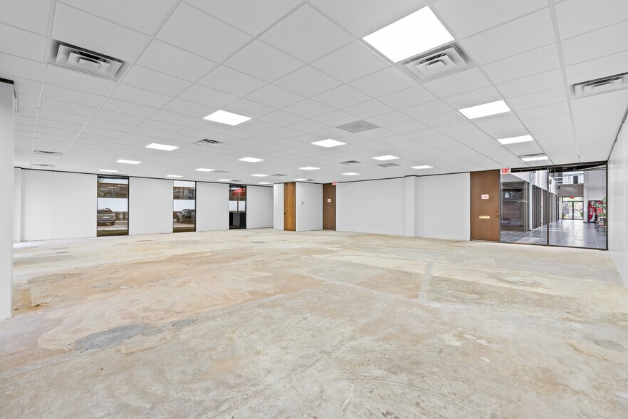 More Photos Of 909 Dairy Ashford Rd, Houston Office For Lease