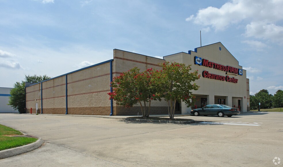 Primary Photo Of 8686 Florline Blvd, Baton Rouge Freestanding For Lease