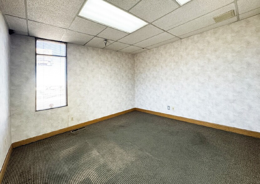 More Photos Of 4601 Paseo Del Norte NW, Albuquerque Warehouse For Lease