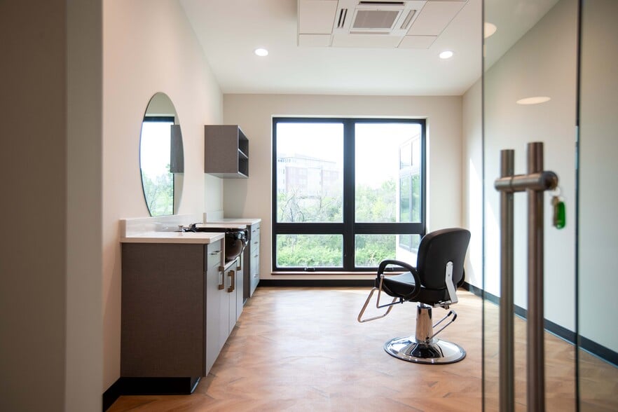 More Photos Of 4801 Quail Crest Pl, Lawrence Coworking Space