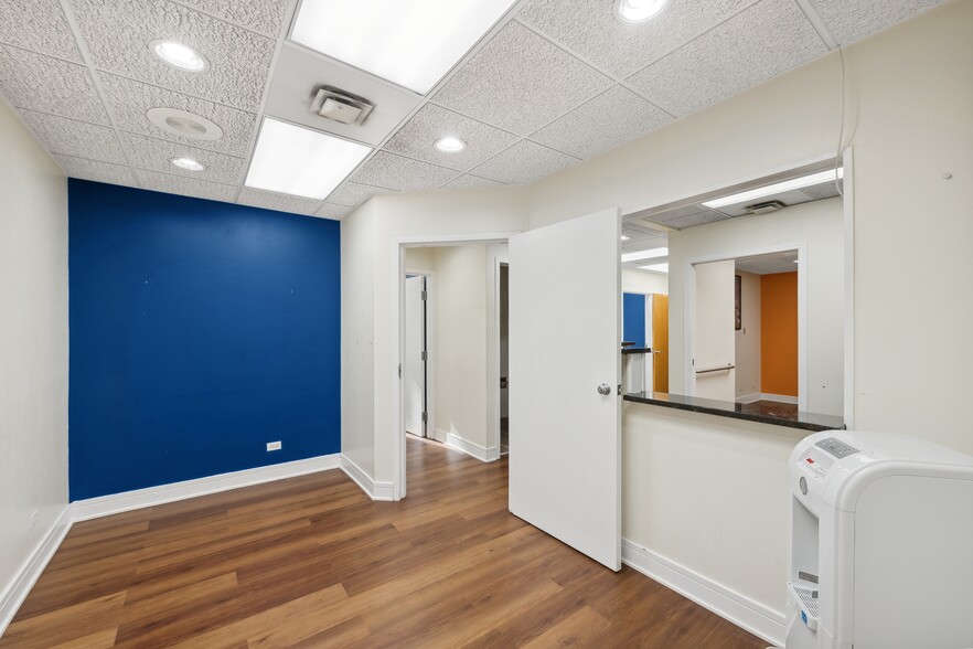 More Photos Of 1600 W Dempster St, Park Ridge Medical For Lease