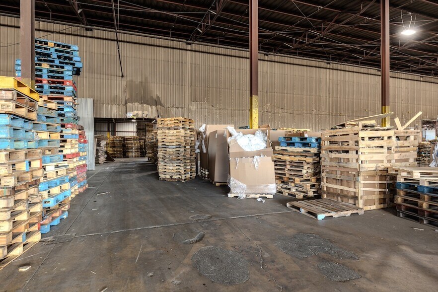 More Photos Of 1200 Bissell St, Venice Warehouse For Sale