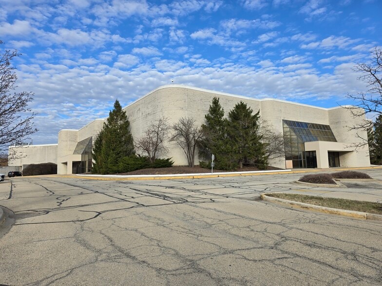 More Photos Of 3340 Mall Loop Dr, Joliet Department Store For Sale