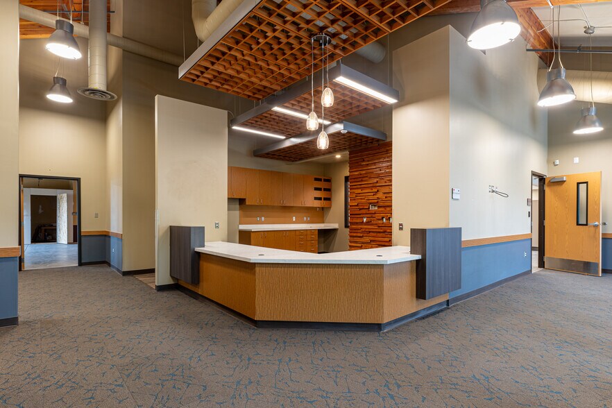 More Photos Of 1095 SE Bishop Blvd, Pullman Office For Sale