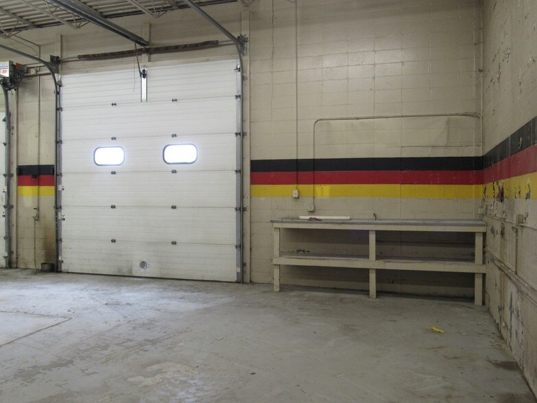 More Photos Of 4794 S Dixie Dr, Dayton Auto Repair For Lease