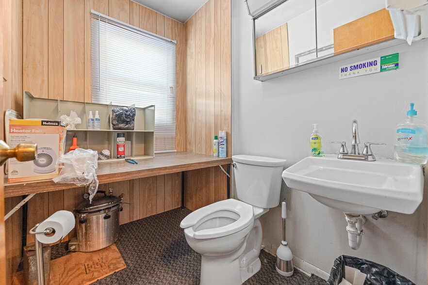 More Photos Of 293 N Ellsworth Ave, Salem Medical For Sale