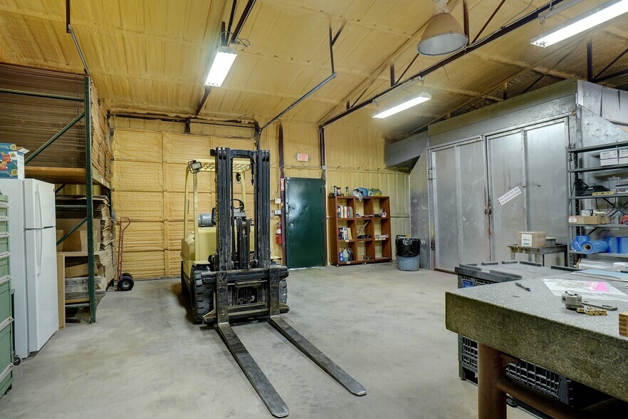 More Photos Of 396 Goshen Rd, Springtown Service Station For Sale