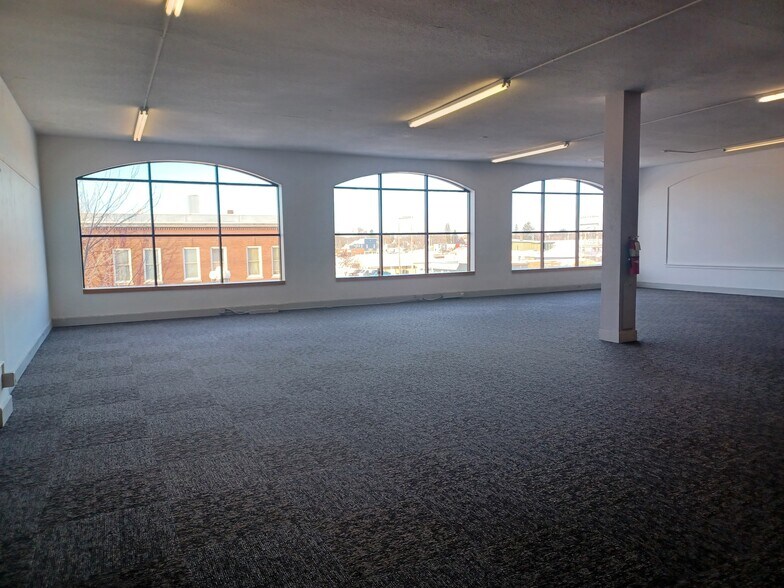 More Photos Of 724 Laurel St, Brainerd General Retail For Lease