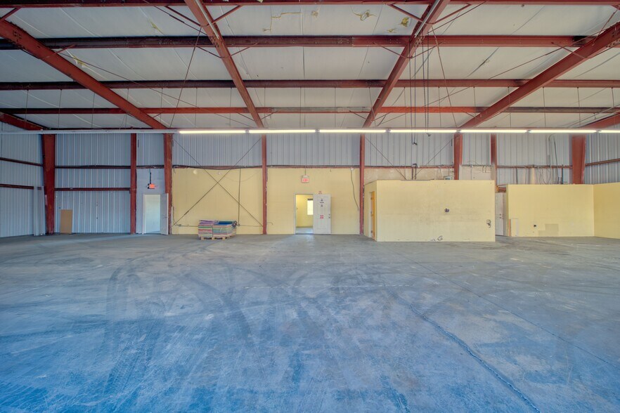 More Photos Of 800 Margaret St, Pahrump Manufacturing For Lease