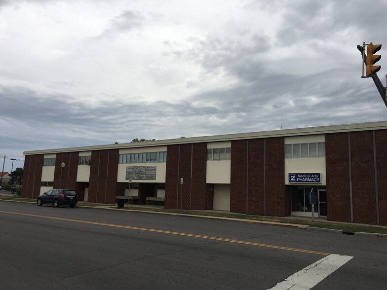 More Photos Of 303 S Main St, Mishawaka Medical For Lease