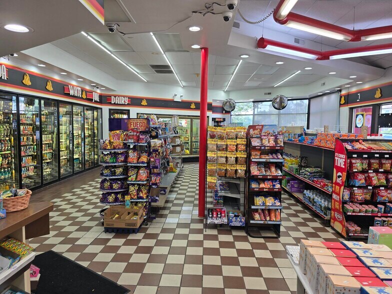 More Photos Of 7401 Jensen Blvd, Hanover Park Service Station For Sale