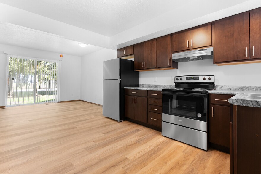 More Photos Of 652 Northgate Cir, Rochester Multifamily For Sale