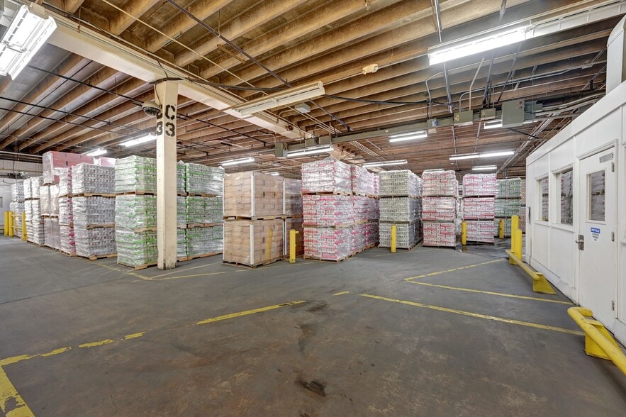 More Photos Of 315 Cassell St, Winston-Salem Distribution For Lease