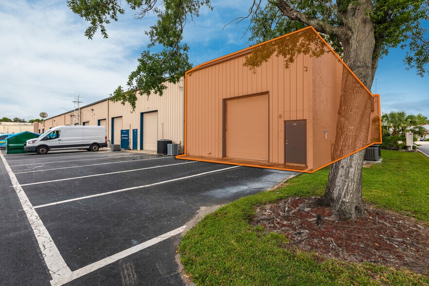 More Photos Of 12155 Metro Pky, Fort Myers Showroom For Sale