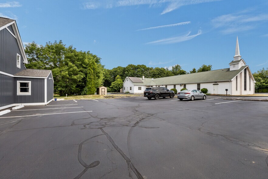 More Photos Of 2695 Hartford Ave, Johnston Office For Lease