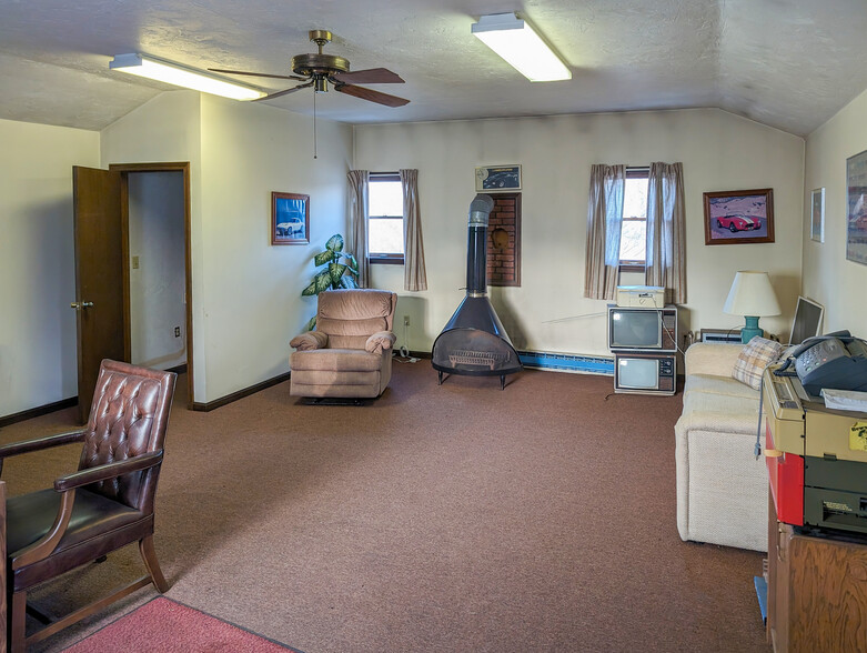 More Photos Of 99 Worcester Providence Tpke, Sutton Auto Repair For Sale