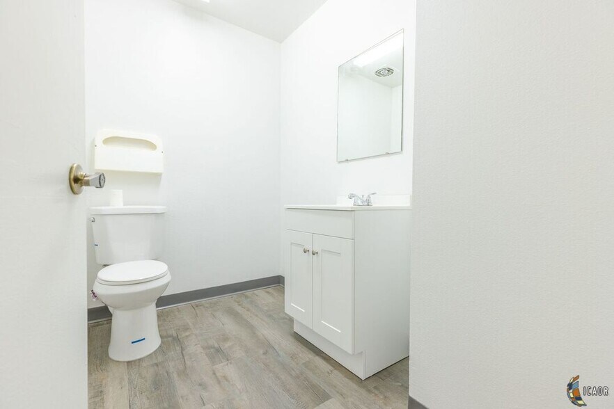 More Photos Of 765 Broadway Ave, El Centro Medical For Sale