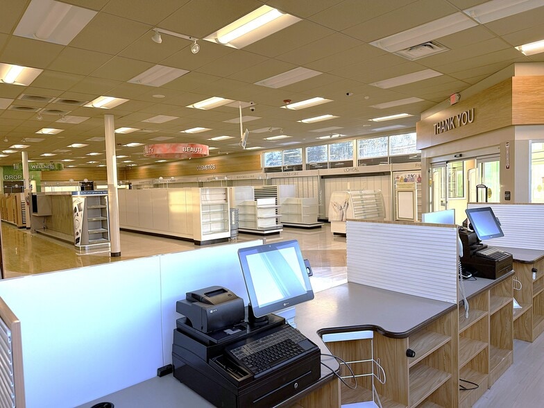 More Photos Of 636 N Main St, Phoenix General Retail For Lease