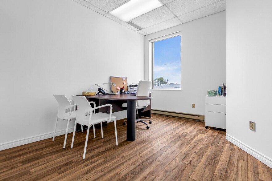 More Photos Of 4890-4898 Boul Taschereau, Longueuil General Retail For Sale