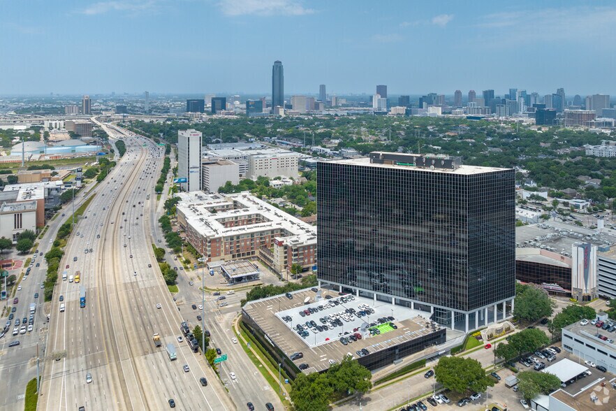 More Photos Of 24 Greenway Plz, Houston Office For Lease