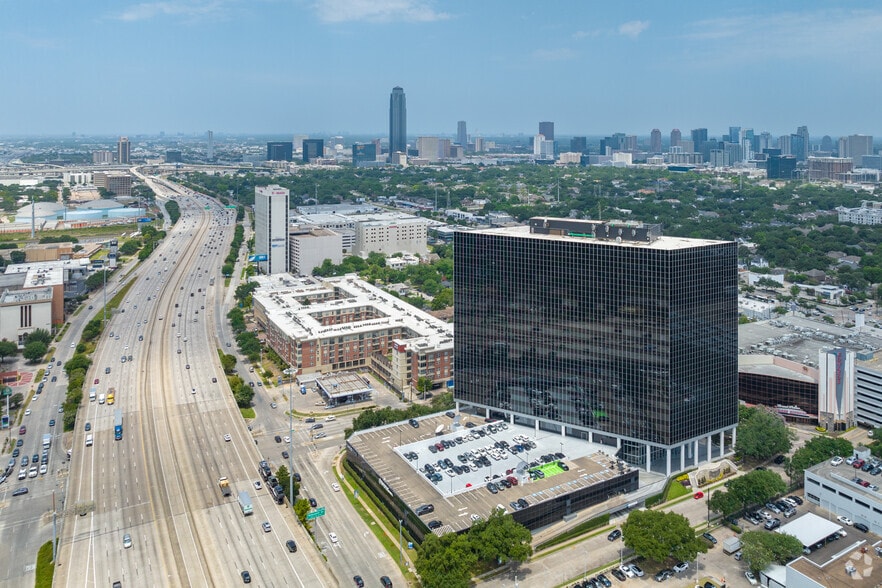 More Photos Of 24 Greenway Plz, Houston Office For Lease