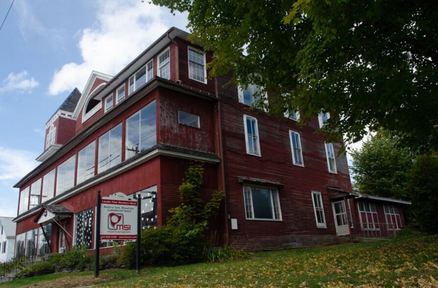 More Photos Of 183 Main St, Hyde Park Showroom For Lease