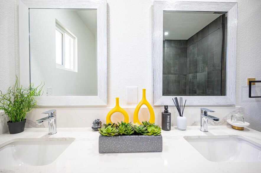 More Photos Of 1305 S 16th St, Las Vegas Specialty For Sale