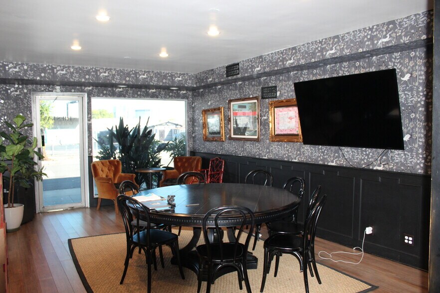 More Photos Of 21926 Costanso St, Woodland Hills Freestanding For Sale