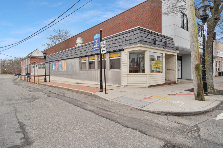 Primary Photo Of 87 E Main St, Riverhead Restaurant For Lease