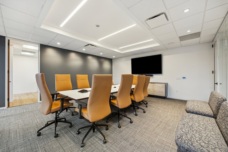 More Photos Of 99 Detering St, Houston Office For Lease