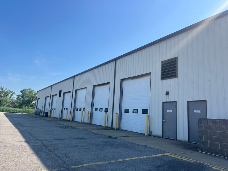 More Photos Of 75 Ransier Dr, Buffalo Truck Terminal For Sale