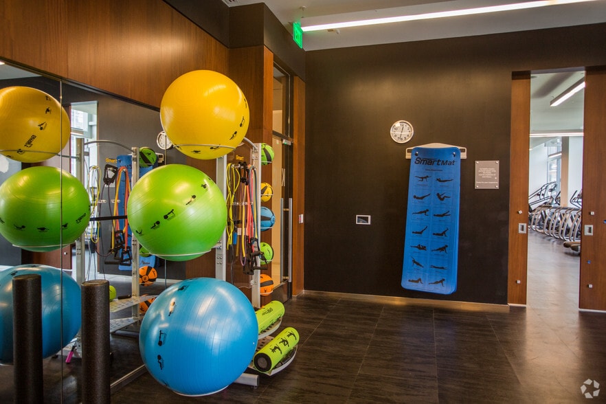 More Photos Of 1800 N Lynn St, Arlington Apartments For Lease