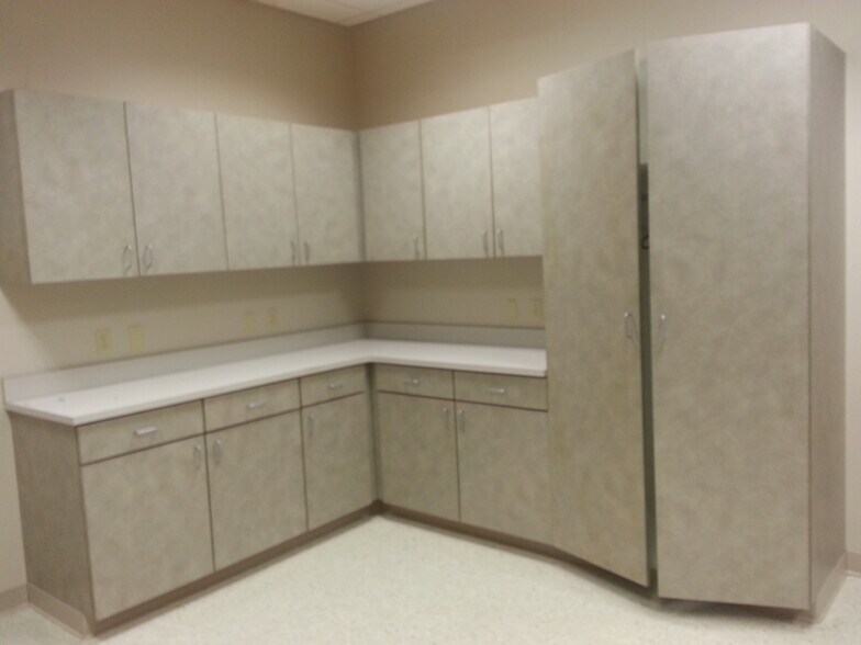 More Photos Of 5170 Charlestown Rd, New Albany Storefront Retail Office For Lease