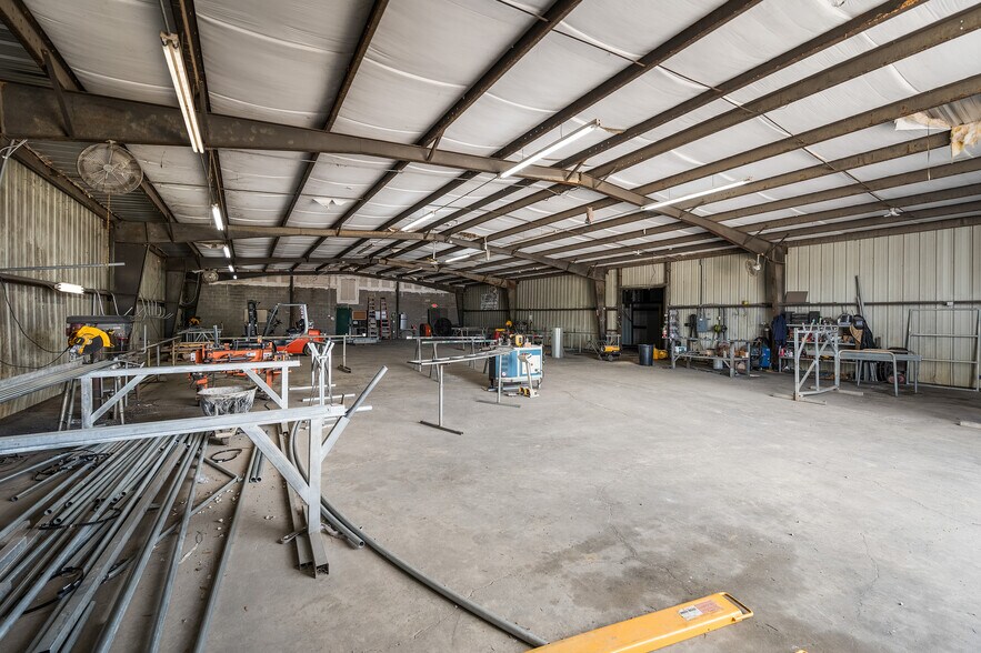 More Photos Of 10462 Hwy 165 S, Forest Hill Warehouse For Sale