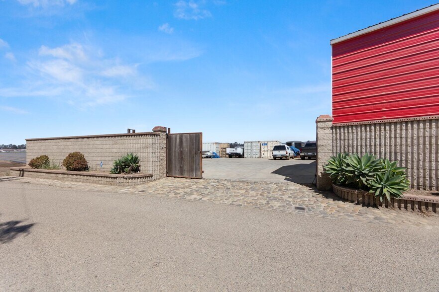 More Photos Of 907 Mission Rock Rd, Santa Paula Light Manufacturing For Sale