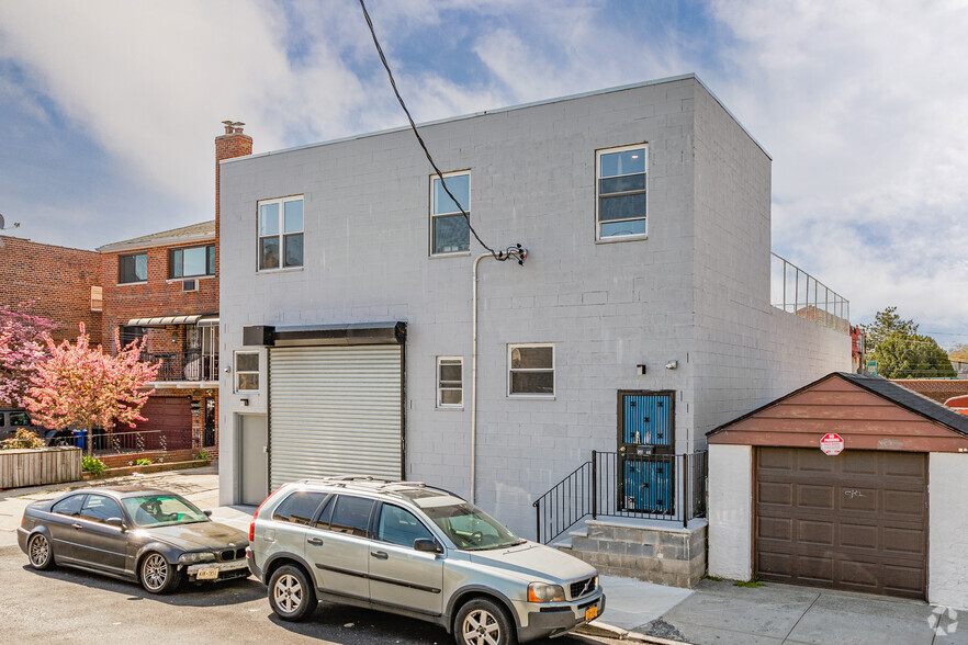 Primary Photo Of 5910 57th Rd, Maspeth Distribution For Sale