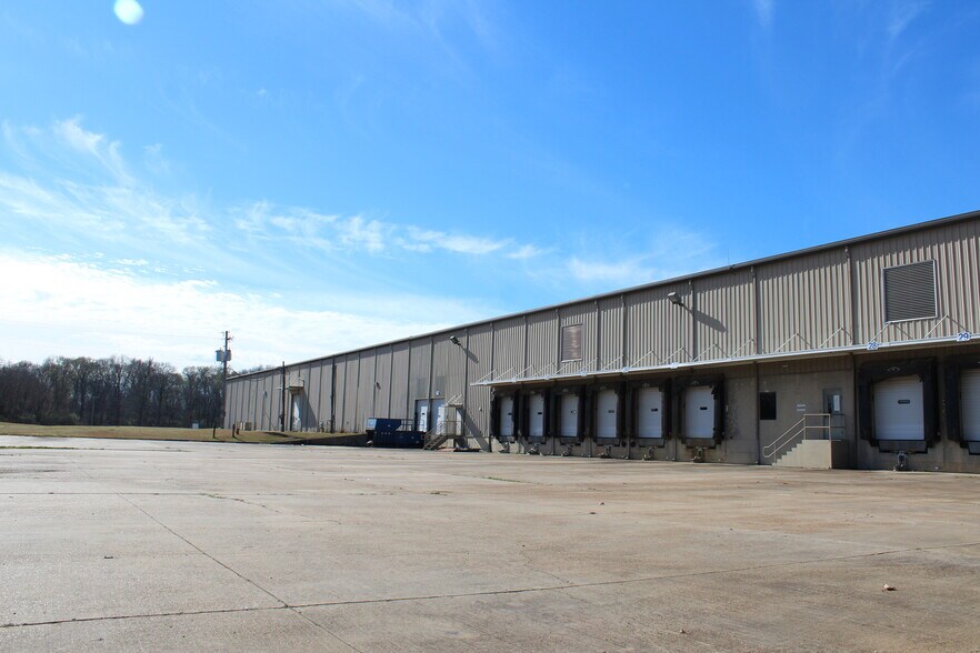 More Photos Of 195 Industrial Blvd, Madison Distribution For Lease