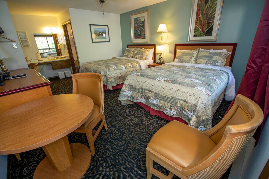 More Photos Of 2544 S Bay Shore Dr, Sister Bay Hotel For Sale