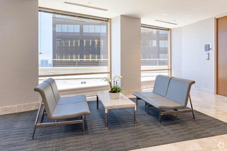 More Photos Of 10940 Wilshire Blvd, Los Angeles Coworking Space