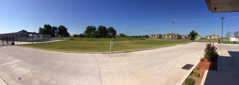 More Photos Of 1302 S MacArthur Blvd, Oklahoma City Land For Lease