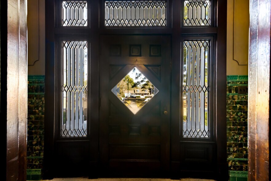 More Photos Of 738 E Main St, Belhaven Hotel For Sale