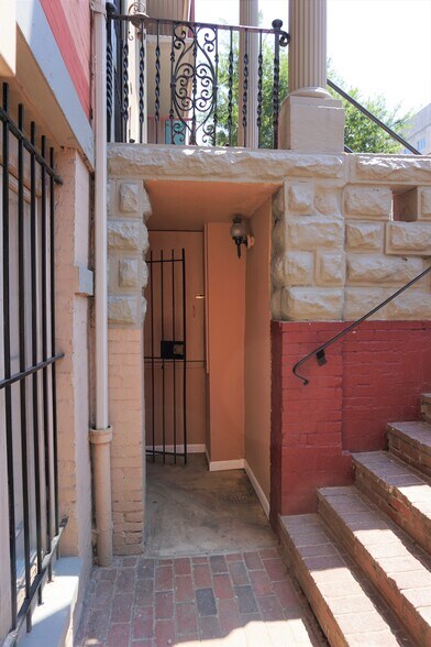 More Photos Of 471-473 H St NW, Washington Office Residential For Sale