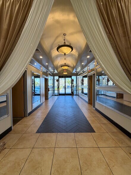 More Photos Of 11354 White Rock Rd, Rancho Cordova Showroom For Sale