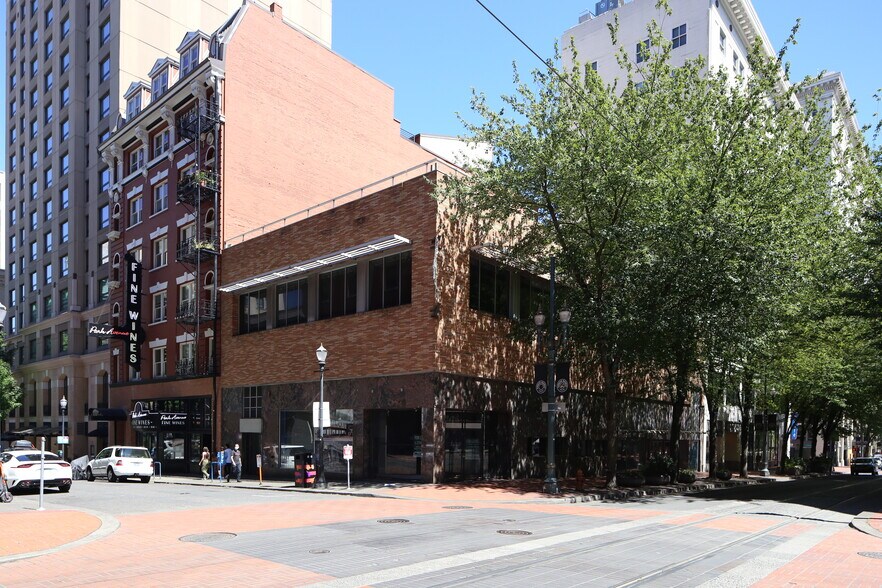 More Photos Of 731 SW Morrison St, Portland Storefront For Sale