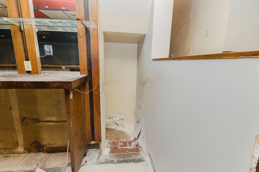 More Photos Of 1560 S Topeka St, Wichita Lodge Meeting Hall For Sale