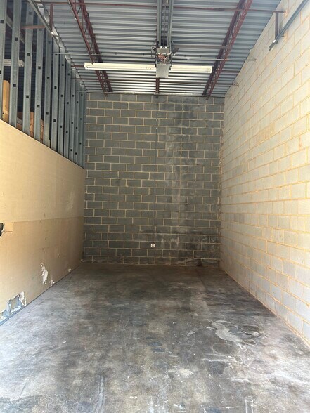 More Photos Of 4711 Nations Crossing Rd, Charlotte Warehouse For Lease