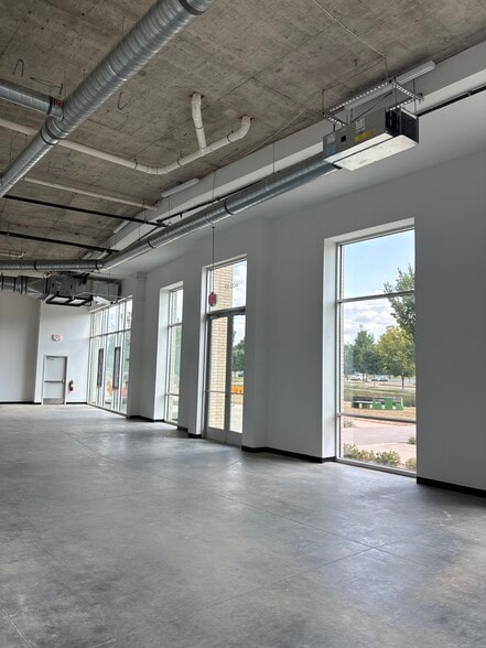 More Photos Of 1401 NE John Deshields Blvd, Bentonville Apartments For Lease