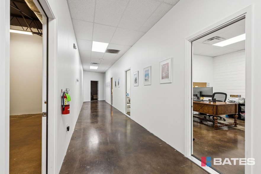 More Photos Of 1839 E Levee St, Dallas Light Distribution For Sale