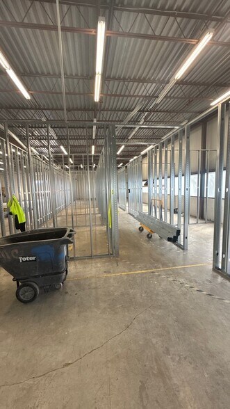 More Photos Of 200-236 Turner Blvd, Saint Peters Showroom For Lease