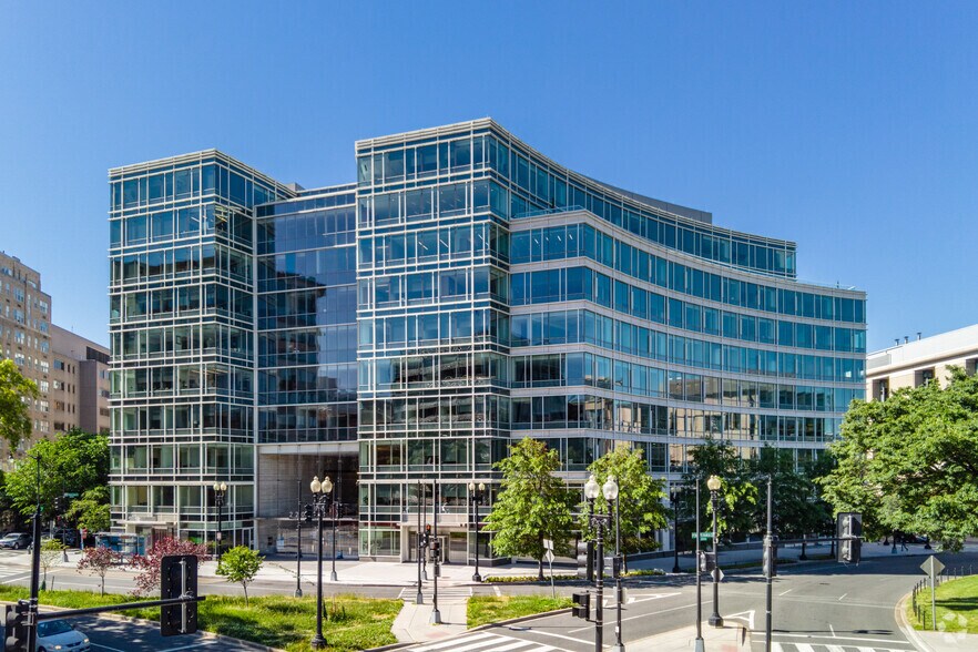 More Photos Of 2200 Pennsylvania Ave NW, Washington Office For Lease